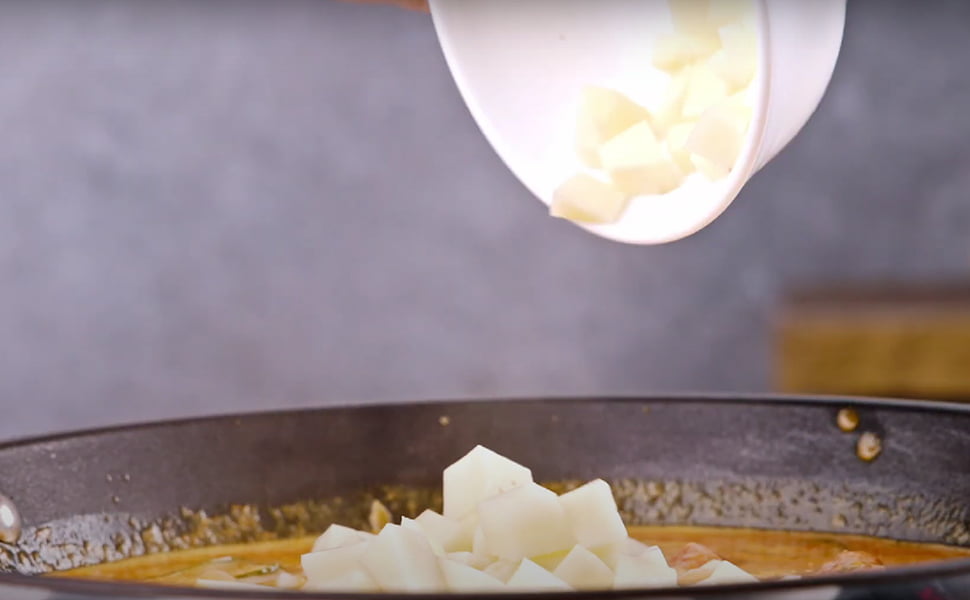 Indian nariyal chicken curry10