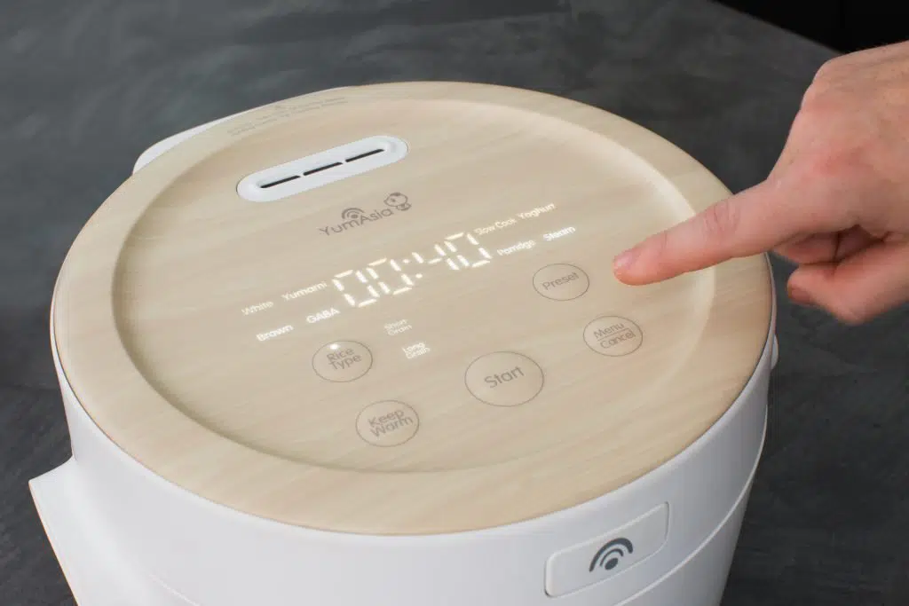 Rice cooker displays and countdowns - GreedyPanda Foodie Blog