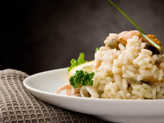 https://greedy-panda.com/wp-content/uploads/2023/07/Spinch-shrimp-risotto-700x525.jpg